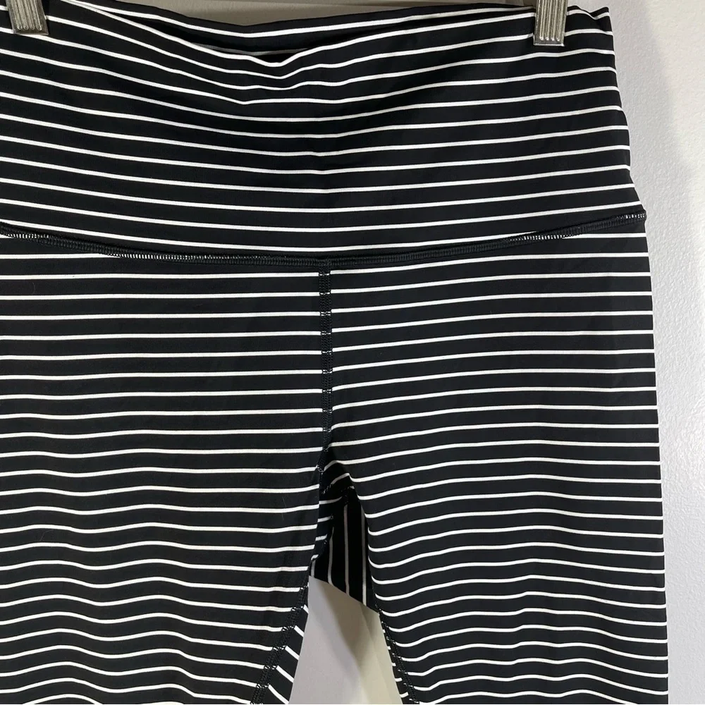 Lululemon Wunder Under High-Rise Luxtreme Legging Size 8 Color Black/White
